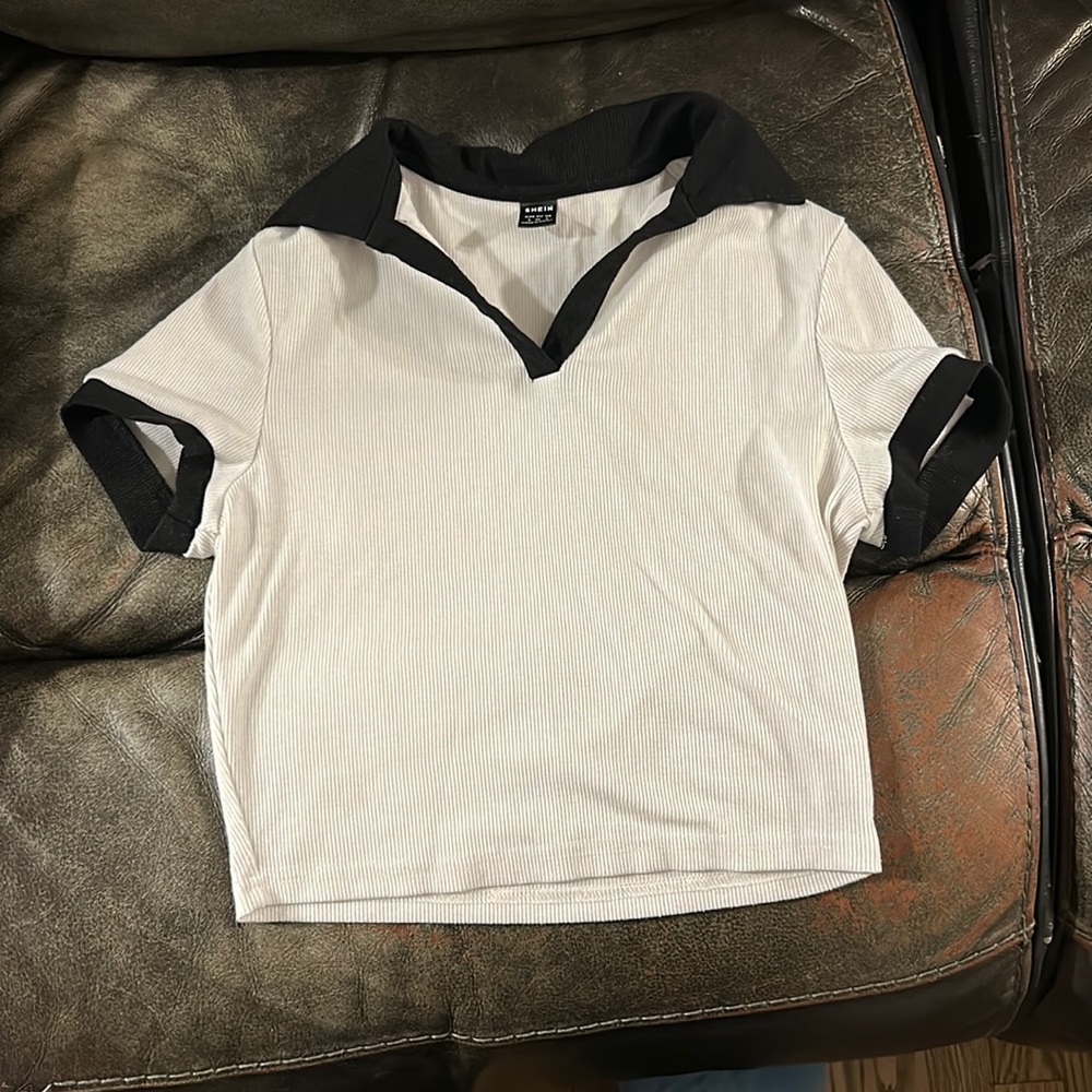 Black And White Women’s Polo Cropped T-Shirt
